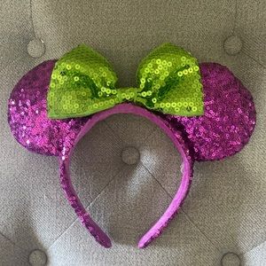 Minnie Mouse ears